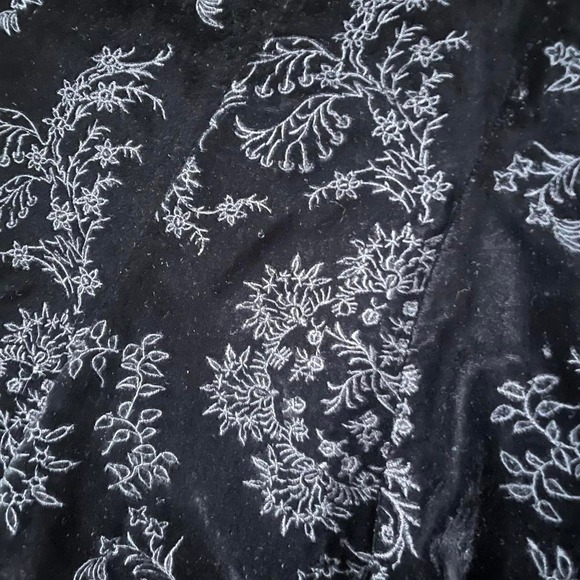 Le Chateau Black Velvet Skirt Floral‎ Embroidery Ruffle Trim Whimsygoth Fairy - Picture 3 of 7